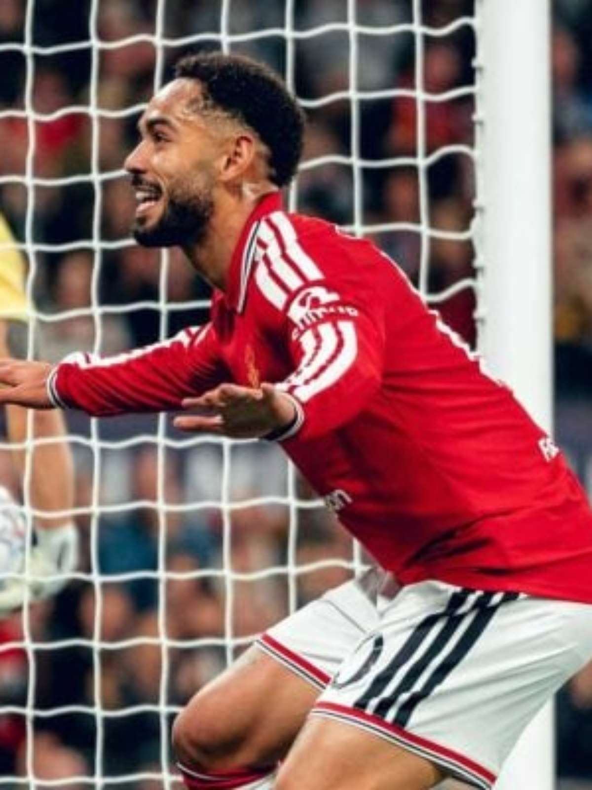 United goleia Sabah com gol de Matheus Cunha em estreia na Champions