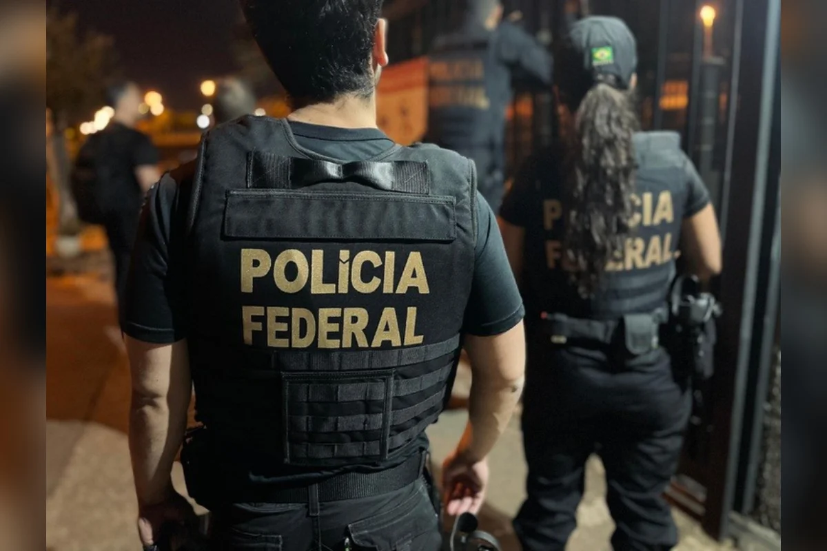 Homens usam documentos falsos em processo migratório e são presos pela PF