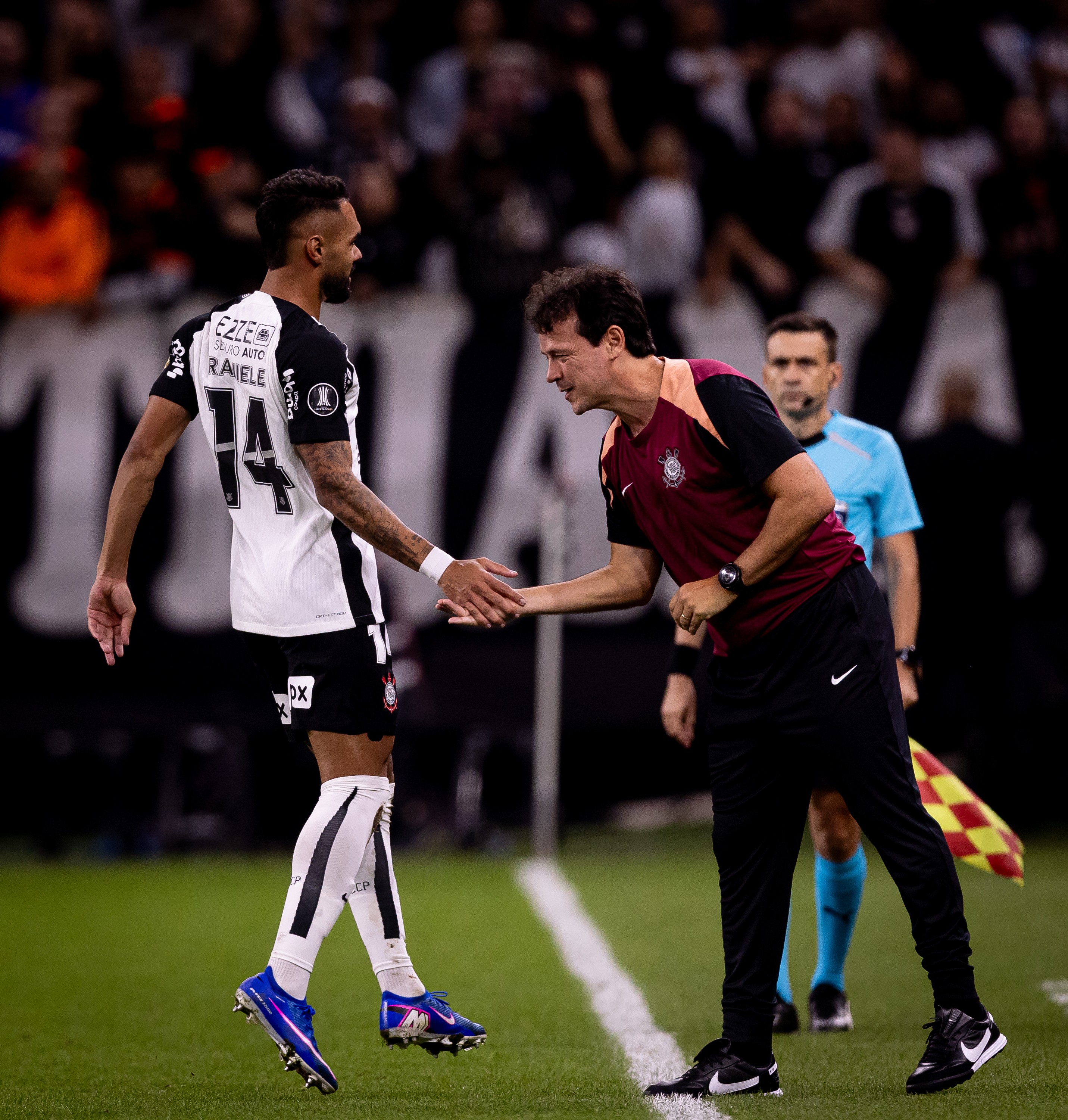 Raniele é punido e não joga contra o Estudiantes; Conmebol multa Corinthians em R$ 286 mil