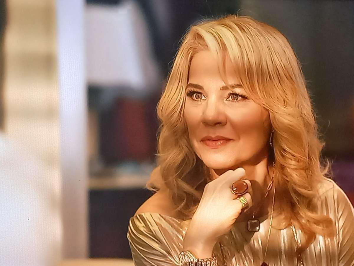 Quem Ama Cuida: para humilhar nora, Pilar bola plano sujo