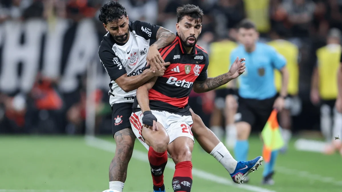Em cenários opostos, Flamengo encara Corinthians pelo Brasileirão