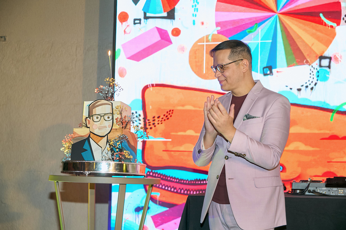 Marcelo Chaves reúne amigos especiais para celebrar nova idade na CASACOR