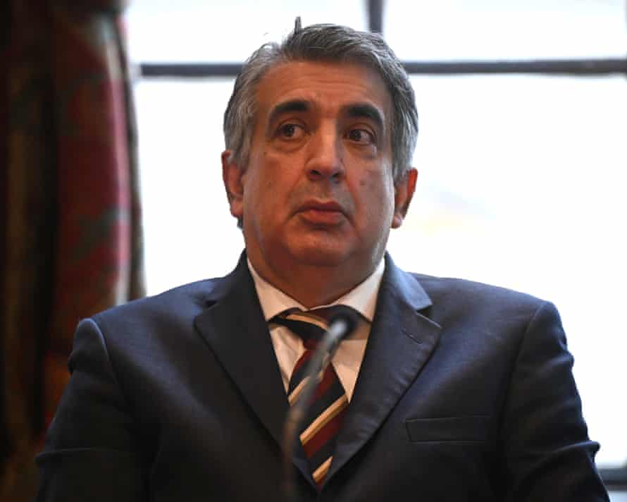 Especialistas abandonaram a equipe de defesa de Lucy Letby devido a preocupações com a 'credibilidade científica'.