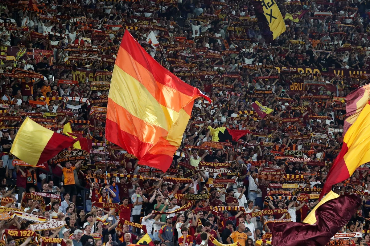 Torcedores da Roma são banidos de estádios por fazerem saudações nazistas