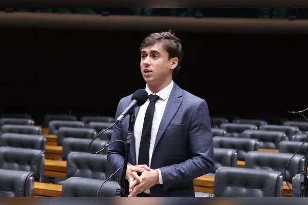 TRE-MG busca origem de relatório falso da PF compartilhado por Nikolas