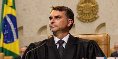 Montagem publicada por Eduardo Bolsonaro mostra Fl&aacute;vio como ministro do STF Foto: @BolsonaroSP via X/Reprodu&ccedil;&atilde;o / Estad&atilde;o