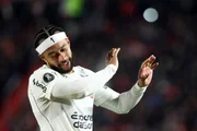 Memphis Depay no jogo diante do Estudiantes