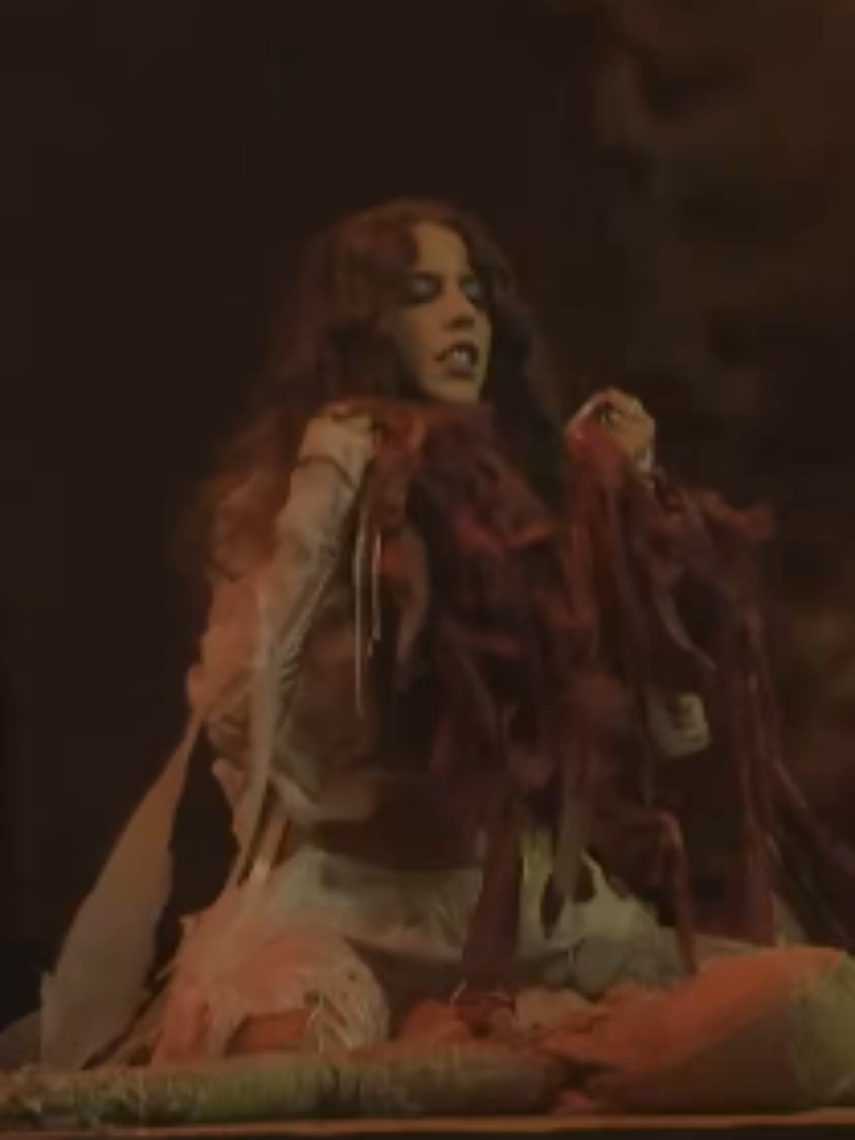 Marina Sena destrói boneco em performance no Rock in Rio e fãs apontam indireta para ex