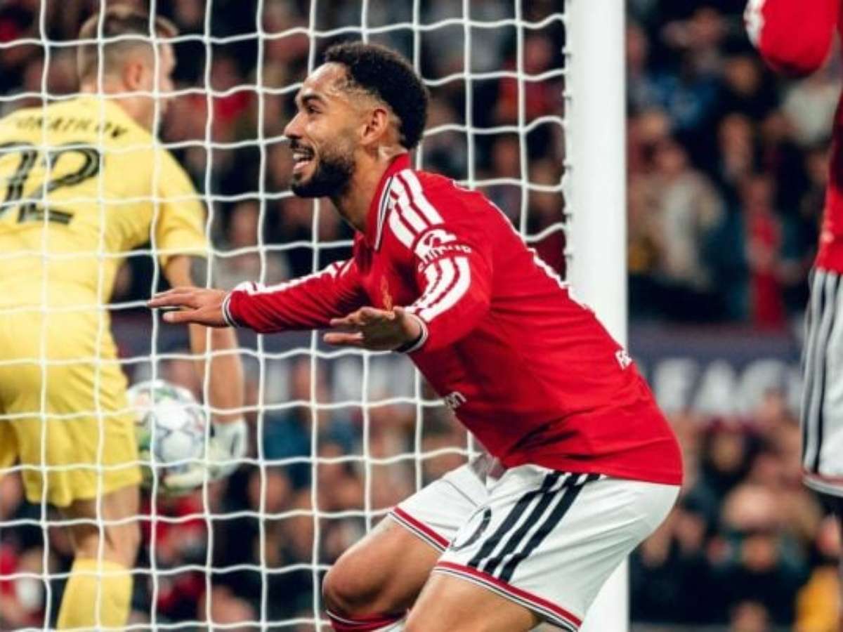 United goleia Sabah com gol de Matheus Cunha em estreia na Champions