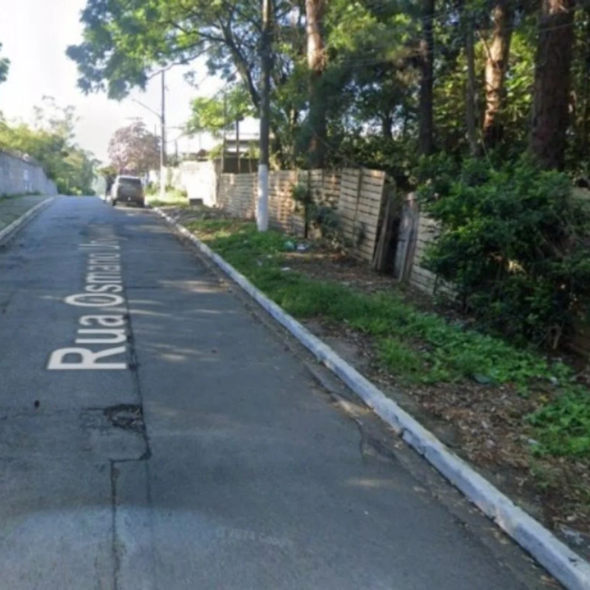 Mulher é morta a tiros e corpo abandonado dentro de saco plástico na rua
