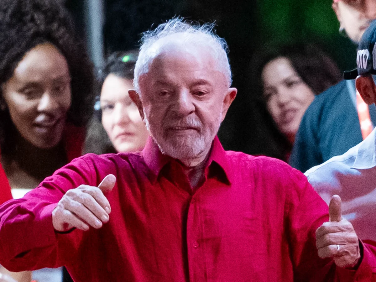 Lula diz que 5 ministros são suspeitos e cita preocupação com crise no STF
