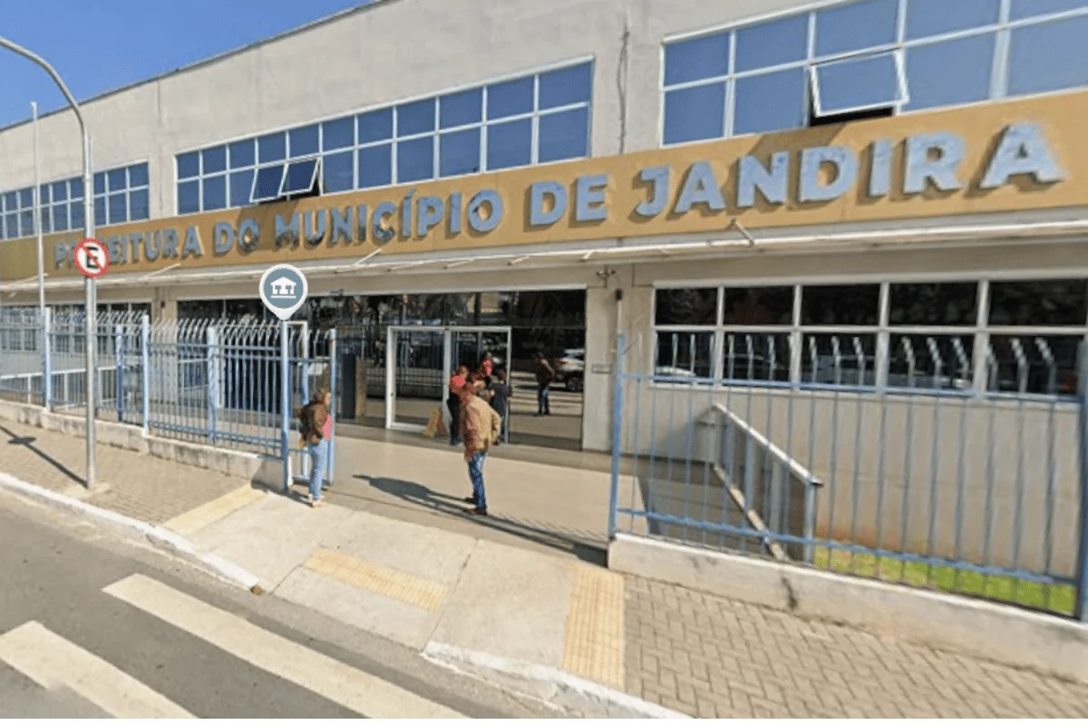 Prefeito e vice de Jandira são condenados por fraude na compra de alimentos