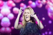 Imagem da matéria: Vídeo: Céline Dion emociona ao cantar clássico em retorno aos palcos