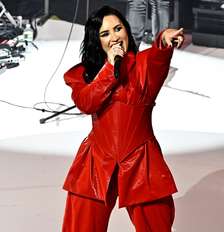 Demi Lovato em evento da Associação Americana do Coração, em 2024 Foto: Astrid Stawiarz/Getty Images for The American Heart Association's Go Red for Women Red Dress Collection Concert / Rolling Stone Brasil