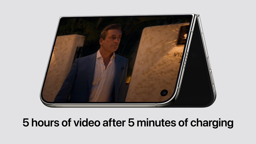 iPhone Duo promete até 18 horas a mais de reprodução de vídeo que o Galaxy Z Fold 8 e garante horas de conteúdo com apenas cinco minutos de carga — Foto: Reprodução/Apple