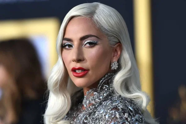 Lady Gaga é mãe pela primeira vez com Michael Polansky, diz site - destaque galeria