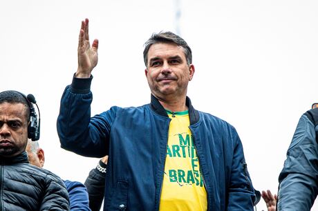Flávio cobrou Vorcaro por repasses a Dark Horse e Eduardo operava recursos nos EUA, diz PF