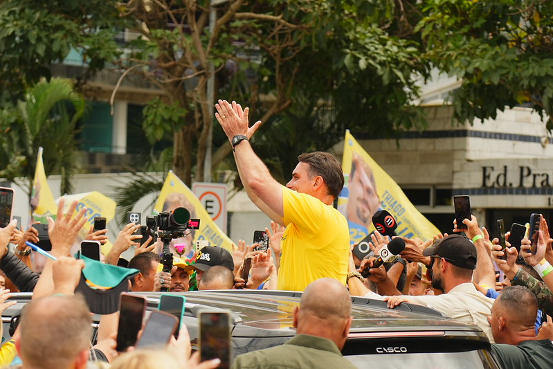Em meio às chuvas de São Paulo, Flávio Bolsonaro cancela agendas de campanha no estado