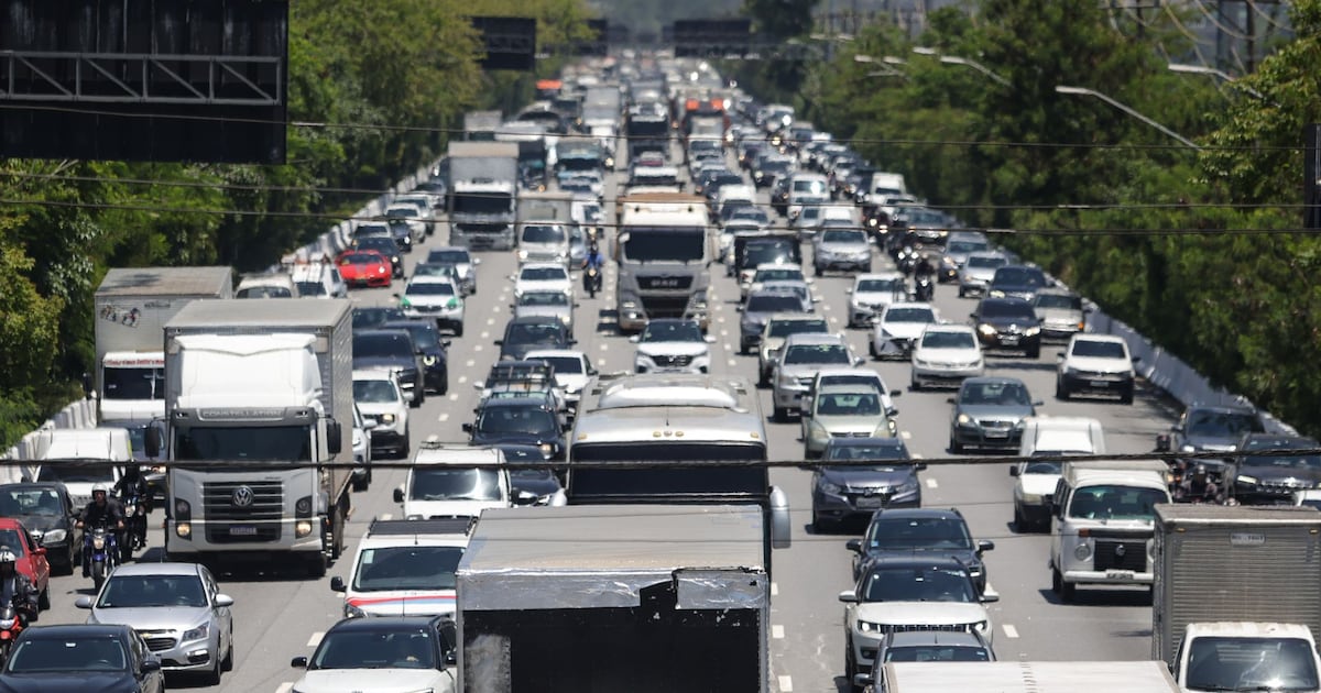 Carro para tudo: hábito do brasileiro ajuda a piorar os congestionamentos