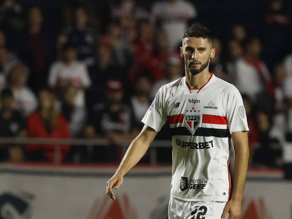 Zagueiro titular do São Paulo rompe LCA e não joga mais em 2026