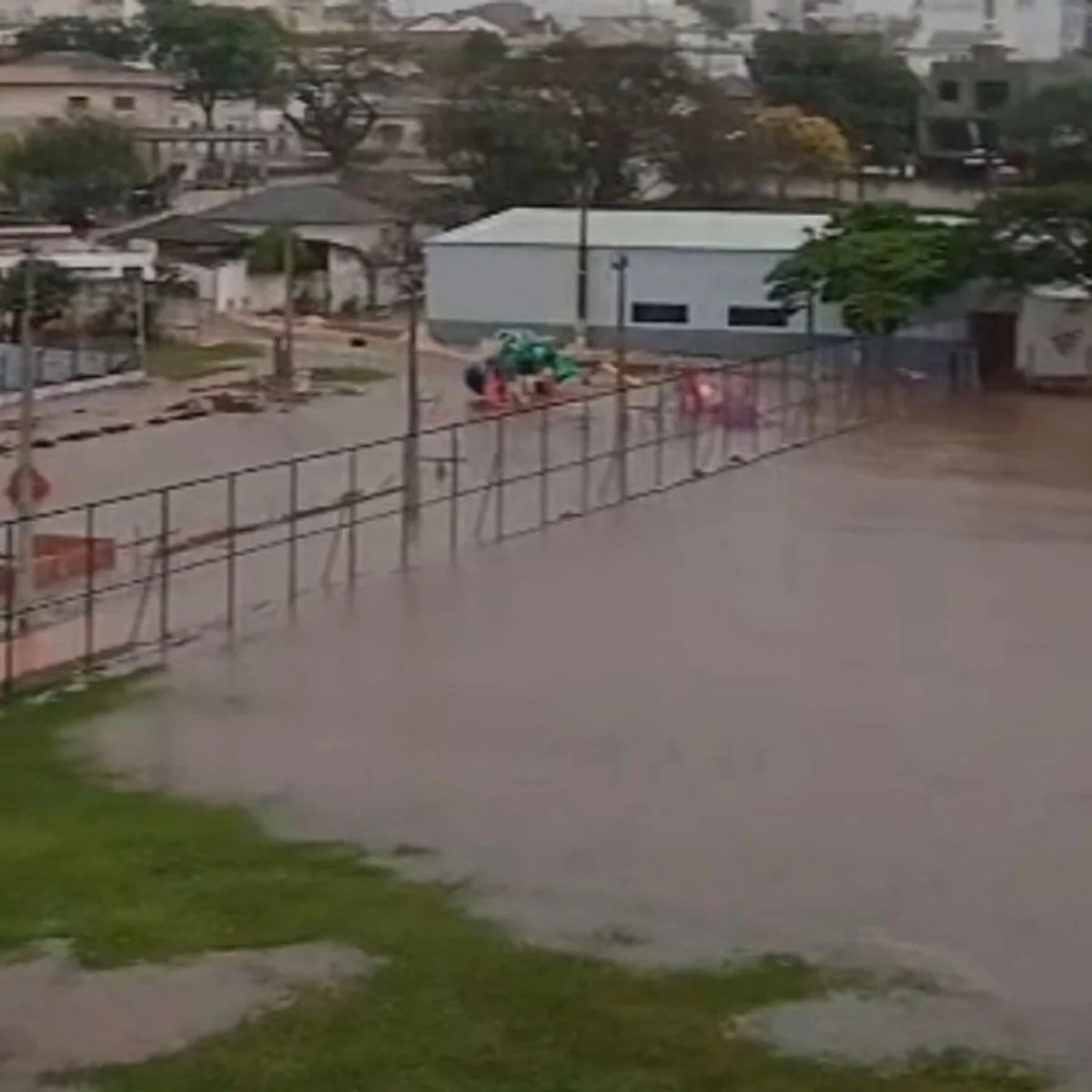 Governo de SP recomenda suspensão de aula em regiões com risco de temporal