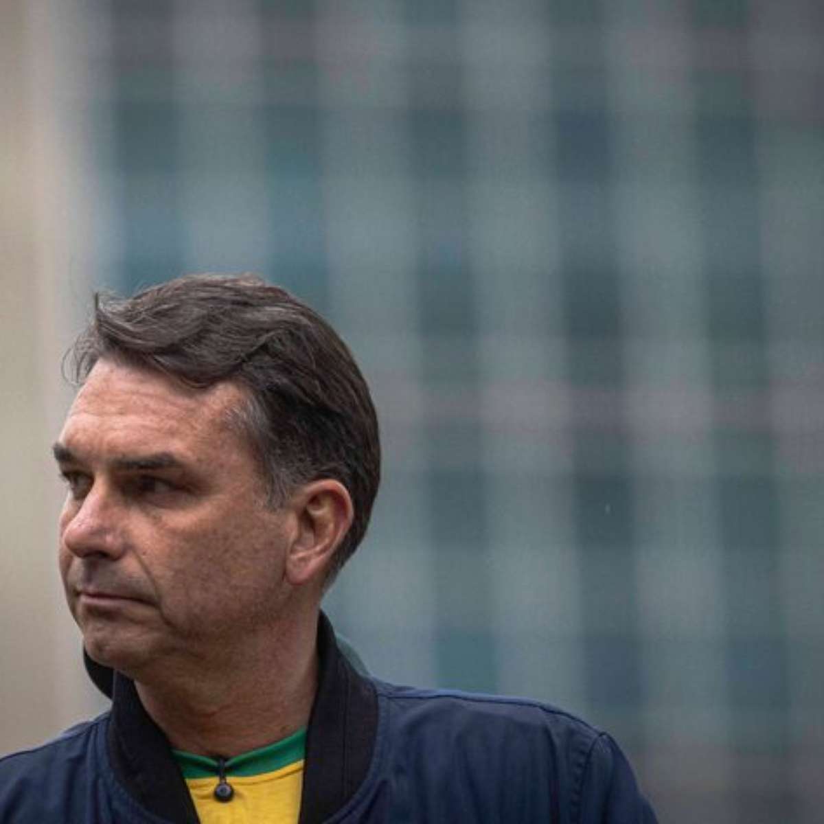 Flávio Bolsonaro confirma ida ao debate da Globo e diz: ‘Quero debater com Lula’
