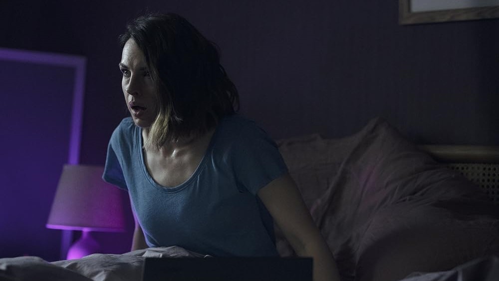 A Hora do Diabo mistura suspense policial e ficção científica, ao abordar realidades alternativas e linhas temporais — Foto: Reprodução/IMDb