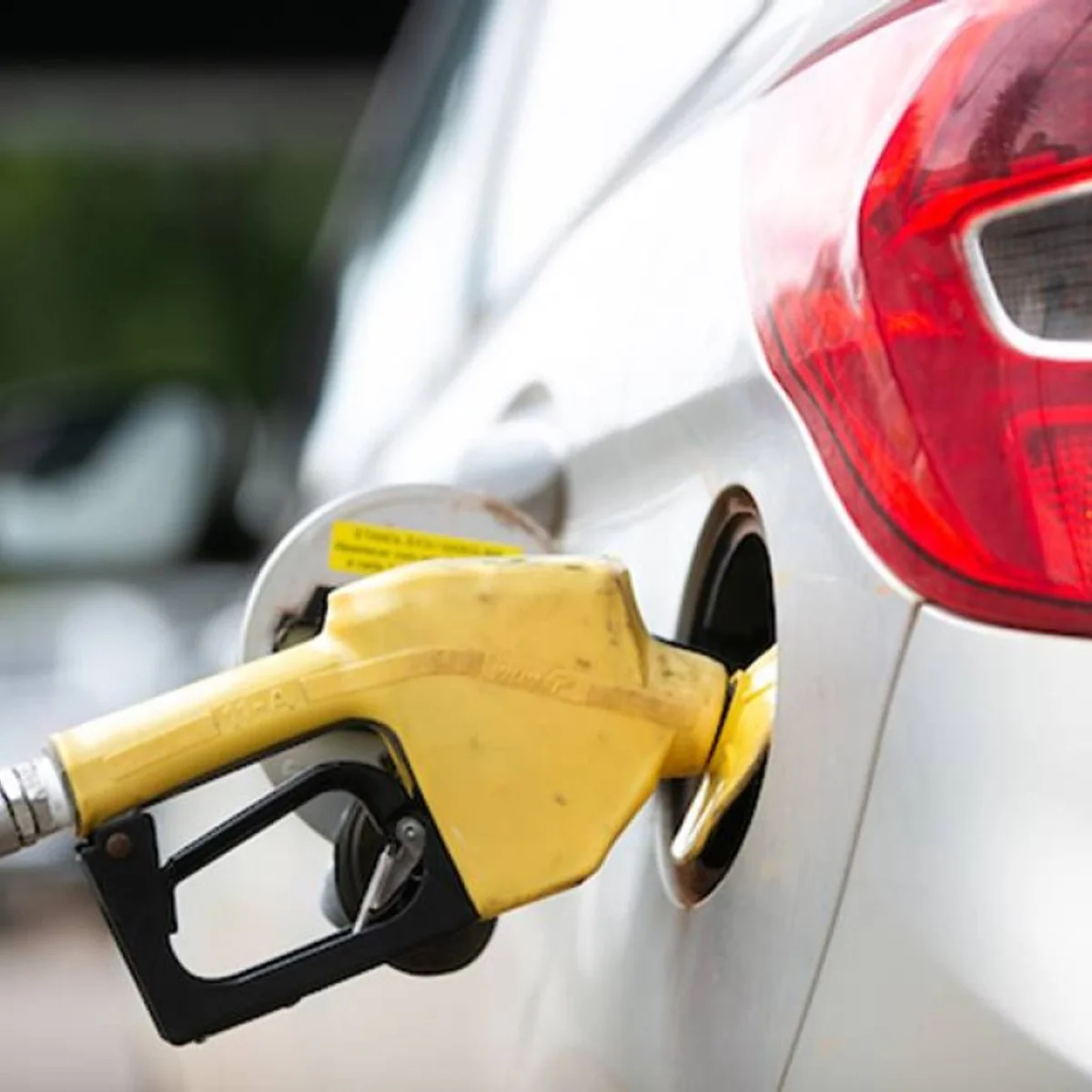 Governo amplia desoneração da gasolina para R$ 0,63 por litro