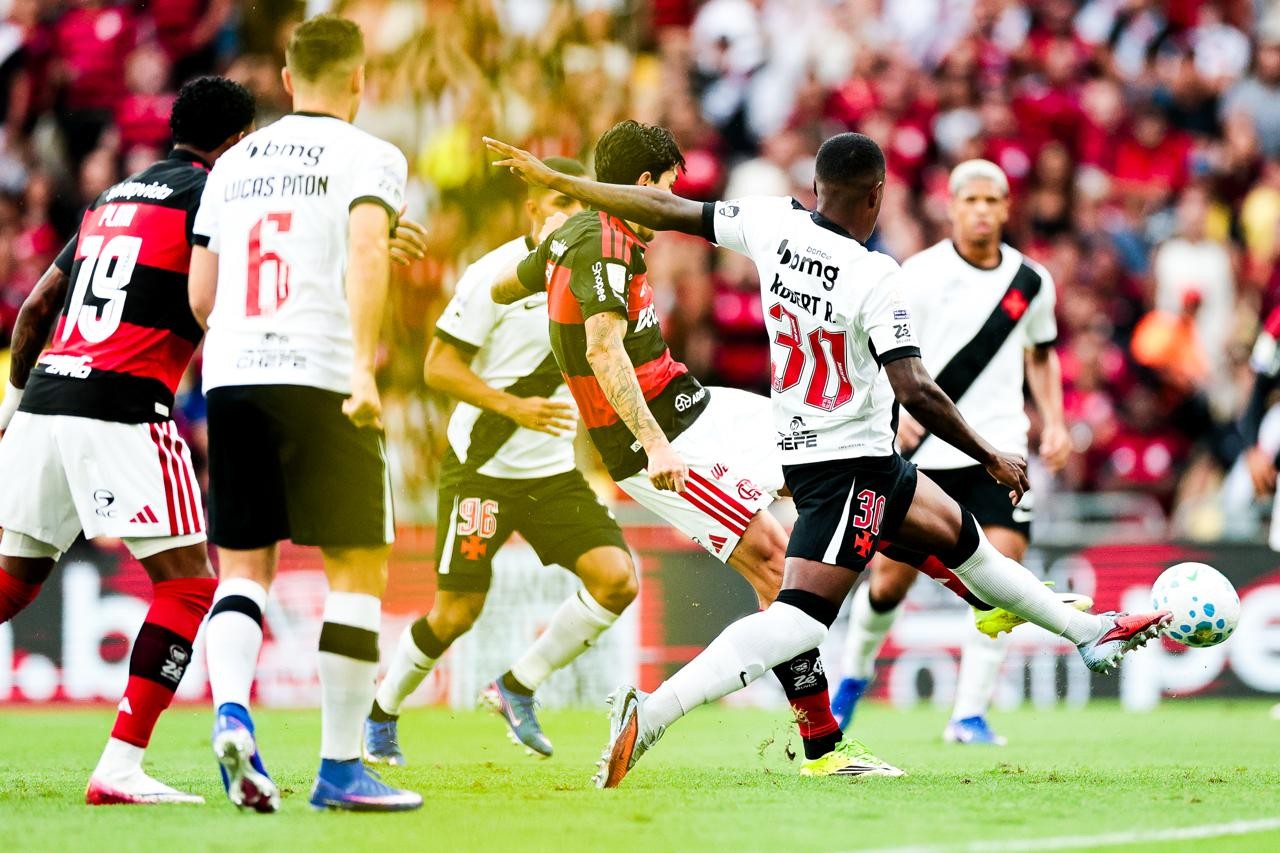 Vasco prepara 'troco' no Flamengo em clássico como mandante no Brasileiro caso não possa usar o Maracanã