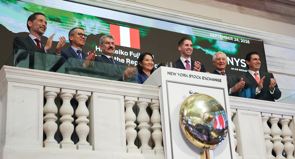 Keiko Fujimori participa no "campanazo" de encerramento da Bolsa de Valores de Nova Iorque