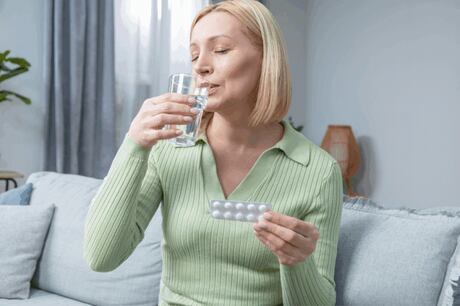 Dores nas articulações aumentaram na menopausa? Entenda a relação com a queda do estrogênio