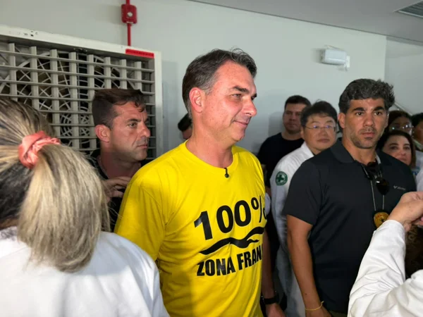 Flávio planeja últimos atos de campanha no 1º turno em SP e no Rio - destaque galeria