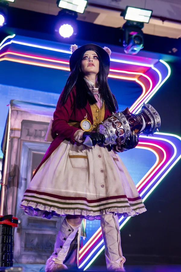 Embaixadora do Metrópoles Games vence concurso de cosplay como Alice