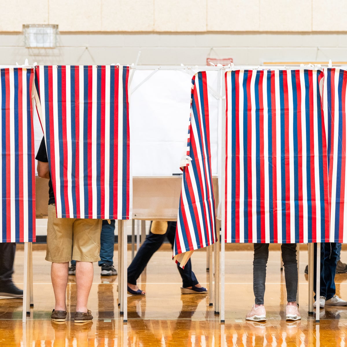 O Supremo Tribunal dos EUA apoia os republicanos ao rejeitar o uso de carteiras de estudante como identificação eleitoral nas eleições intermediárias do Novo Hampshire.