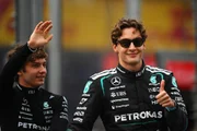 George Russell e Kimi Antonelli, pilotos da Mercedes.