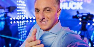 Luciano Huck segue normalmente no 'Doming&atilde;o', sem ser afetado na Globo pelo vazamento de suas mensagens com Daniel Vorcaro Foto: Reprodu&ccedil;&atilde;o