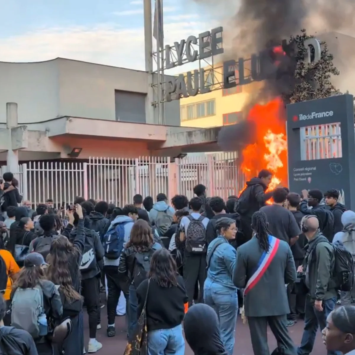 Protestos estudantis na França deixam 40 diretores feridos