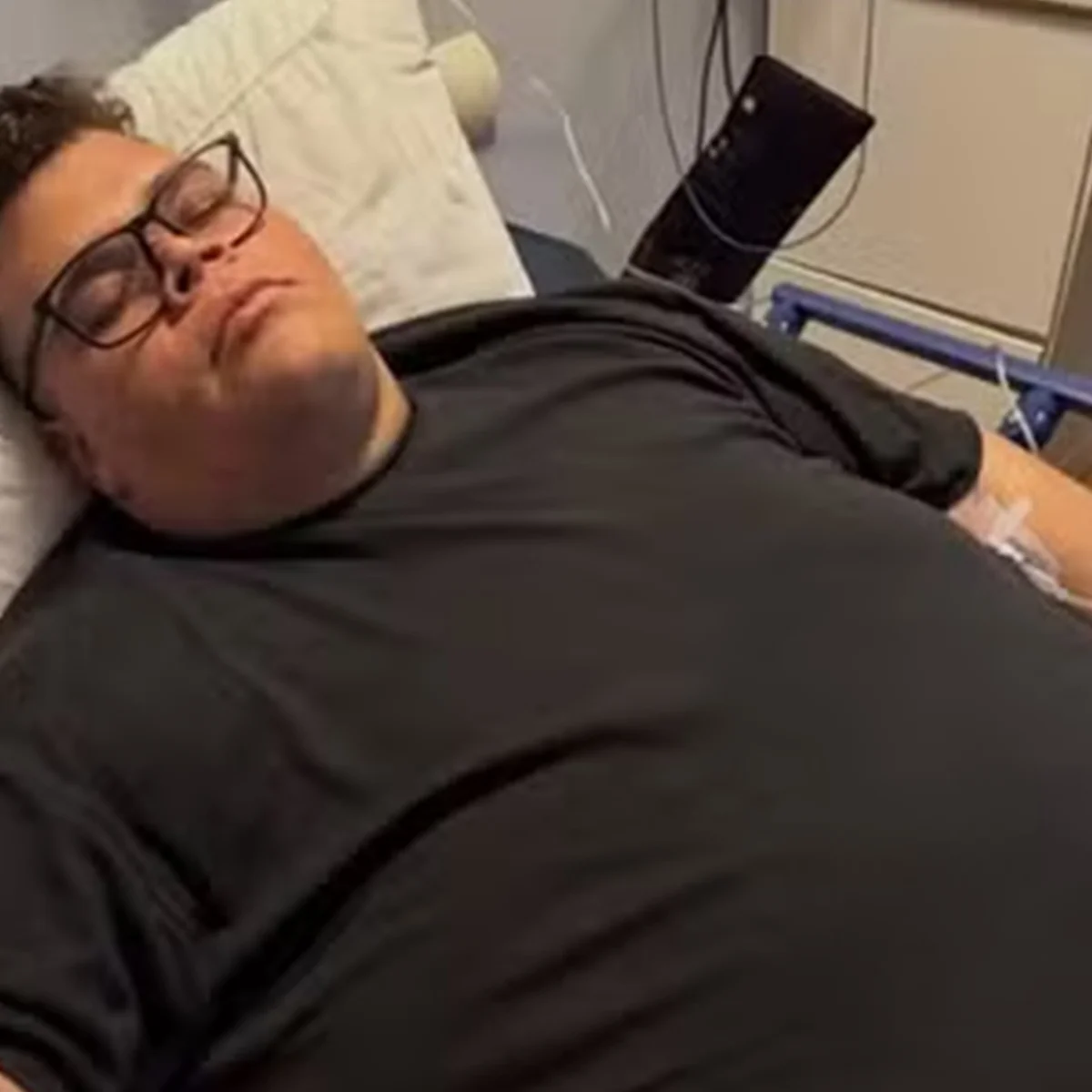 Gordão da XJ é hospitalizado às pressas após urinar sangue