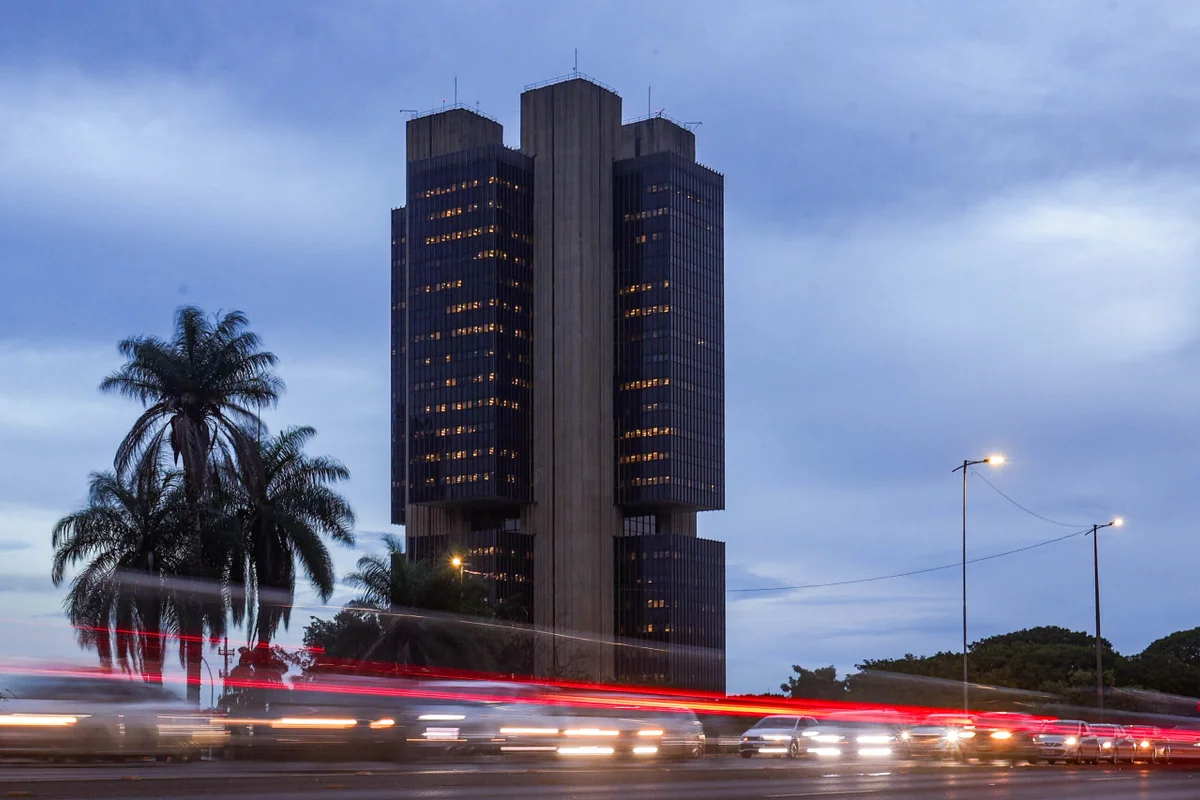Focus: mercado reduz projeção para o PIB e sobe a da inflação para 5,01%