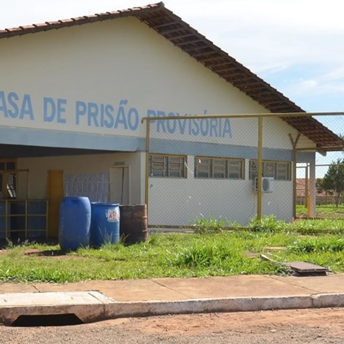 Covid: surto atinge mais de 100 detentos na Casa de Prisão Provisória em GO