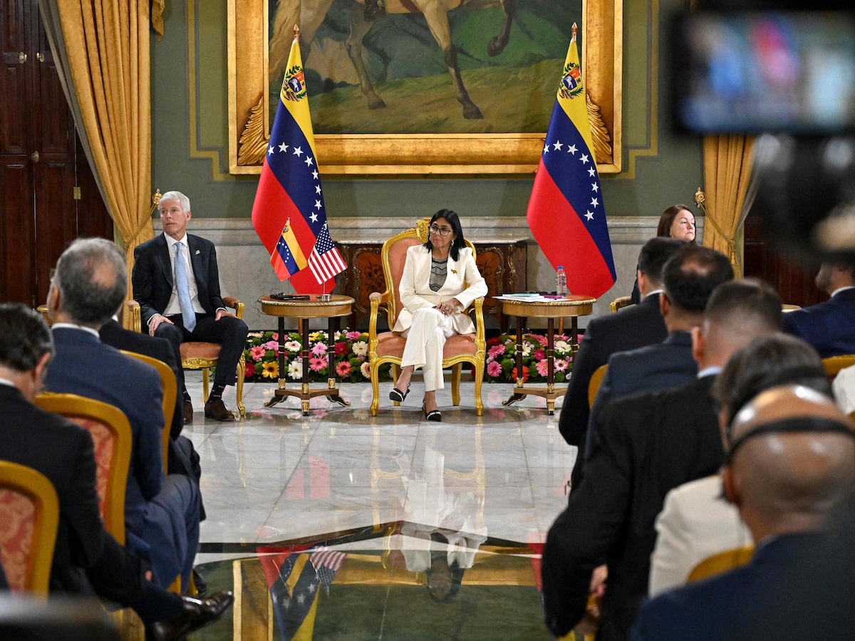 Venezuela acusa Uruguai de ‘ingerência inadmissível’ após críticas a governo interino