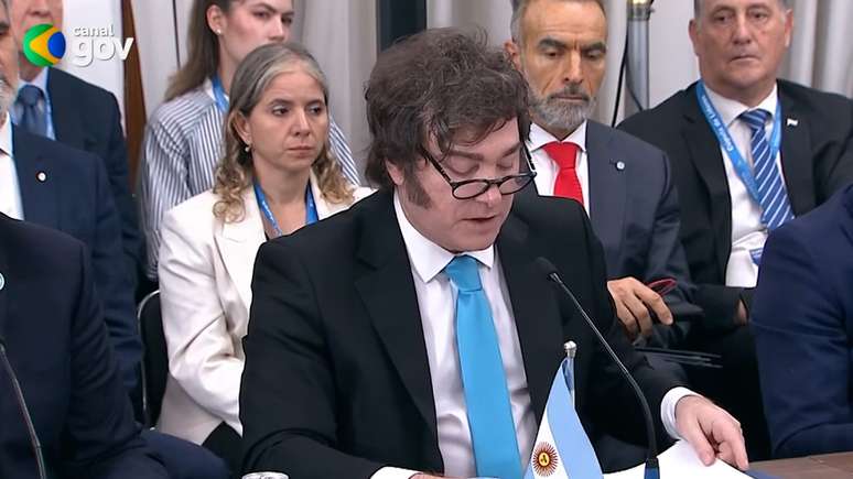 Milei afirma que está aberto a remarcar visita do papa Leão XIV à Argentina