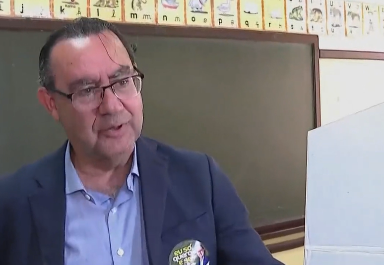 Vaias, aplausos e celular na cabine: Como foi a votação dos candidatos à Presidência no 1º turno
