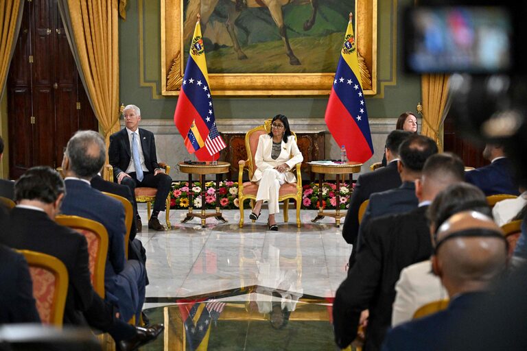 Venezuela acusa Uruguai de ‘ingerência inadmissível’ após críticas a governo interino