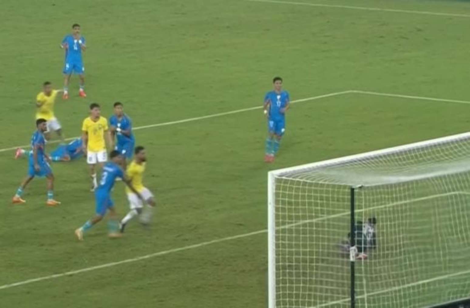 Lino entra no segundo tempo e &eacute; destaque do Brasil.