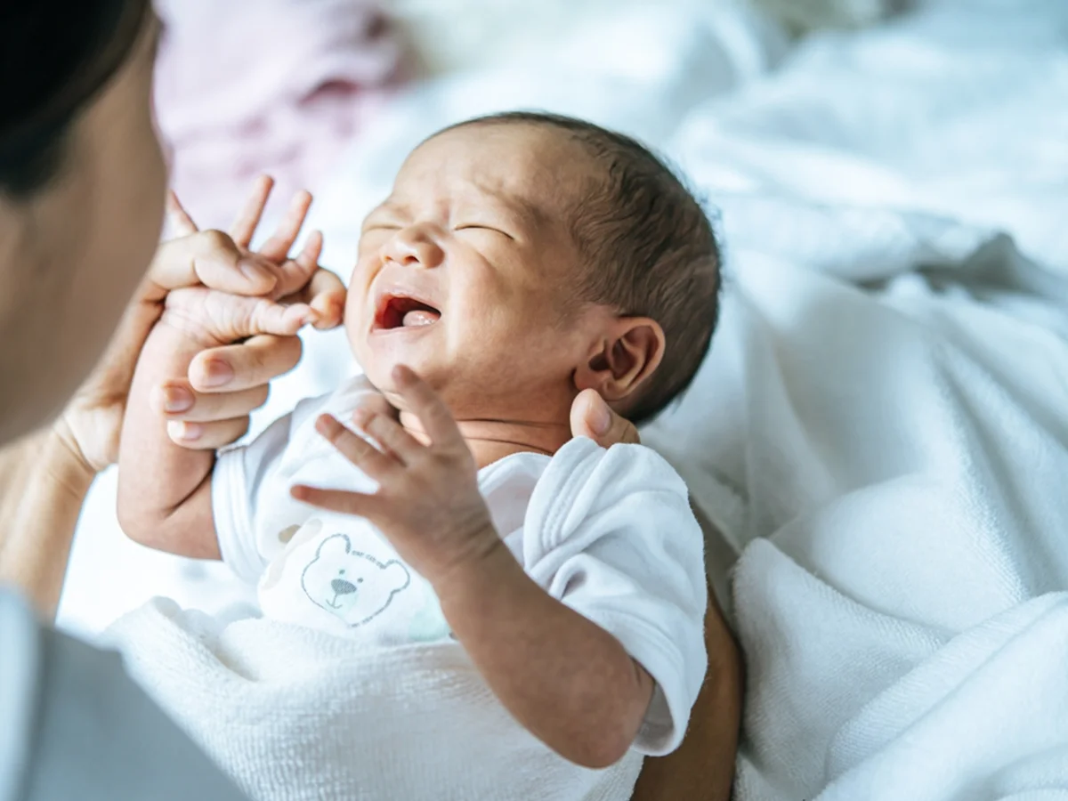 Não consegue acalmar o choro do bebê? Médica ensina técnica com 5 passos