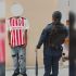 El joven se encontraba alterando el orden y ante el temor de que hiriera a algún alumno de inmediato fue detenido y puesto a disposición del Juez Cívico Municipal.