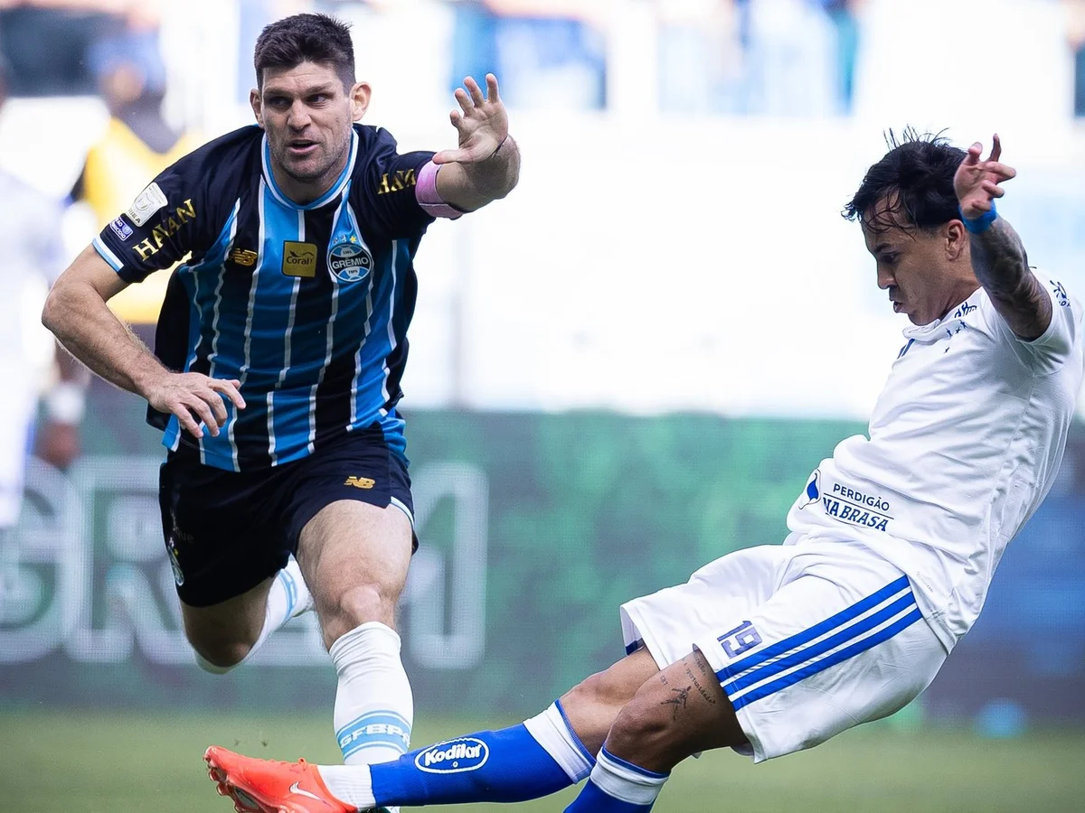 Kaio Jorge faz hat-trick, Cruzeiro vira contra o Grêmio e deixa rival no Z4