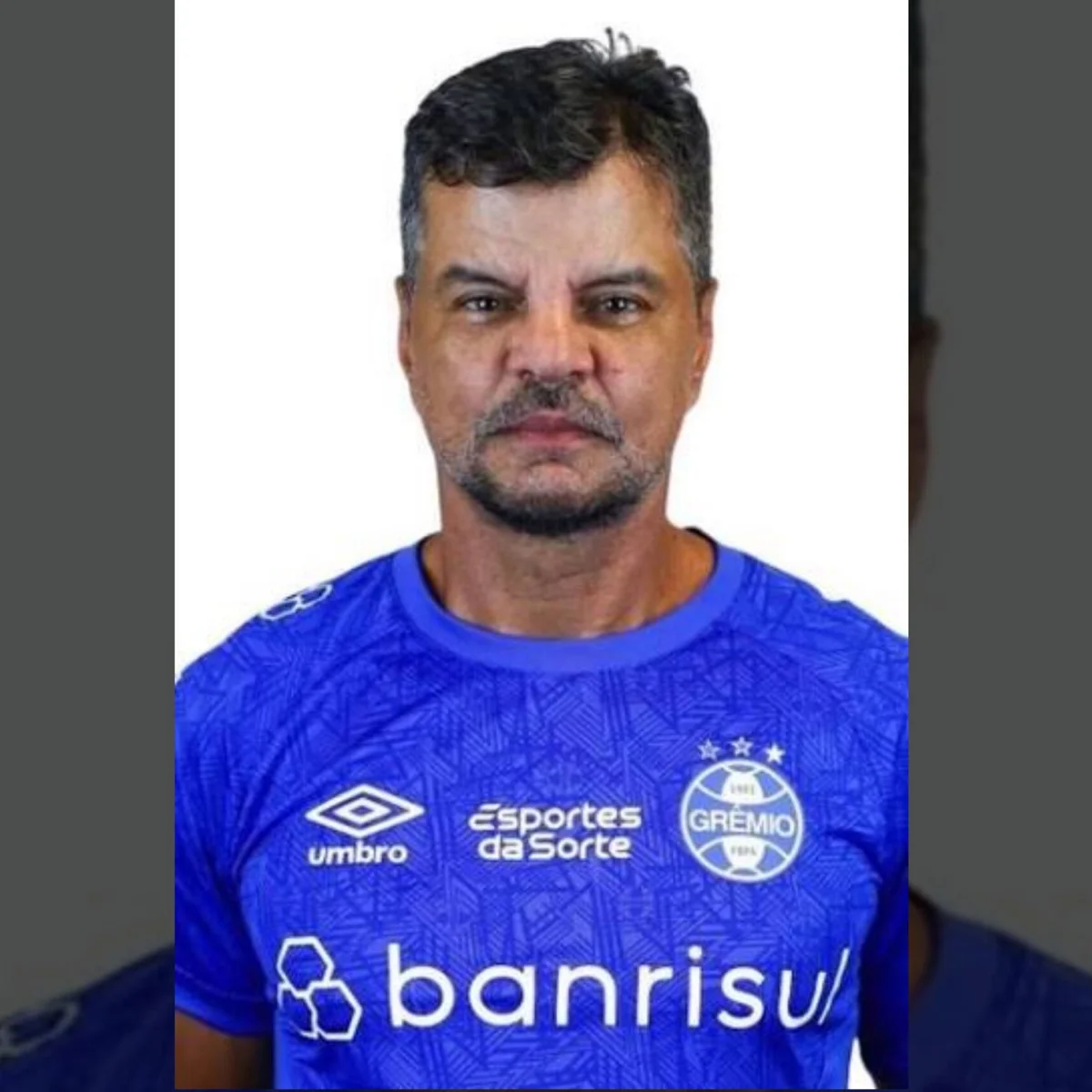 Auxiliar técnico do Grêmio, Alexandre Mendes é preso em Porto Alegre