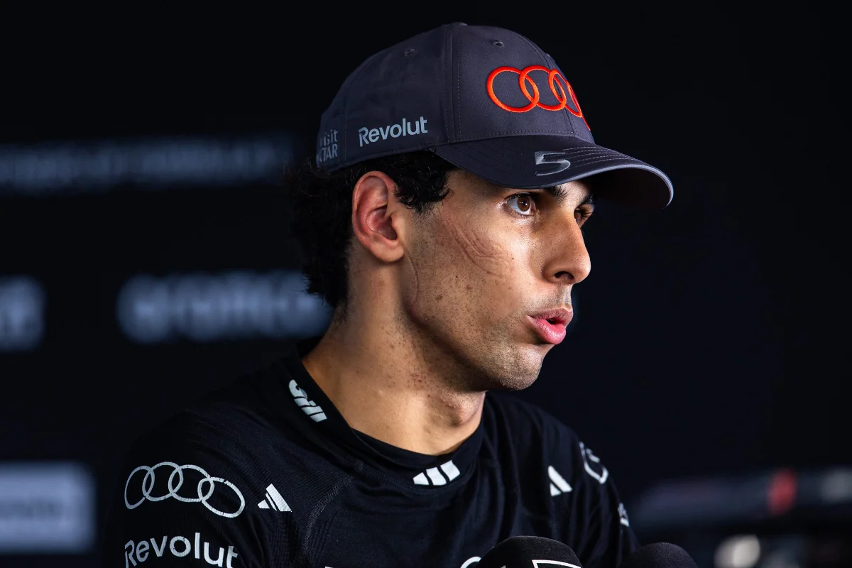 F1: Bortoleto é punido em 20 posições e larga no fim do grid em Austin